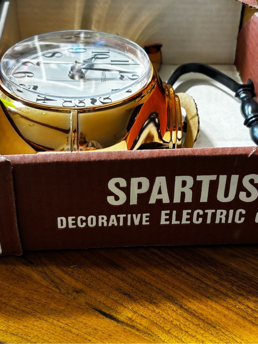 Spartus new old stock: vintage 70s copper-toned teakettle electric wall clock - Picture 10 of 11
